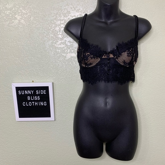 Black Floral Lace Under Wire Bra With Ajustable Straps and Gold Hardwear Small - Picture 1 of 10